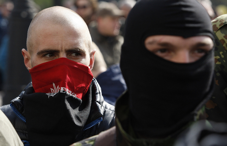 Генконсульство России в Одессе заблокировано украинскими радикалами Генконсульство России в Одессе заблокировано украинскими радикалами