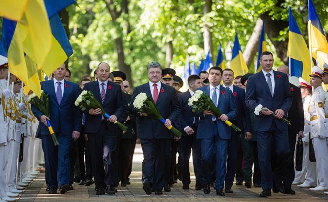 Американские политологи: на Украине должны сменить власть Американские политологи: на Украине должны сменить власть