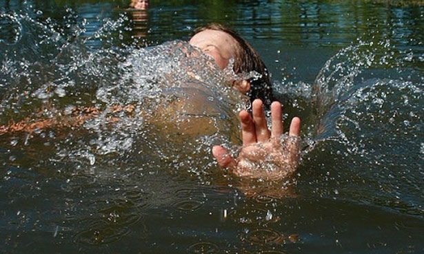 На реке Увелка утонул 7-летний мальчик На реке Увелка утонул 7-летний мальчик