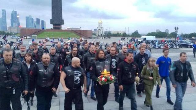 В столице на Поклонной горе была проведена акция "Свеча памяти" В столице на Поклонной горе была проведена акция "Свеча памяти"