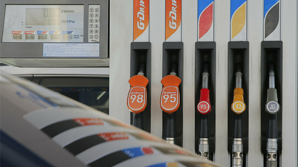 Рост нефтяных цен повысил российские цены на топливо Рост нефтяных цен повысил российские цены на топливо