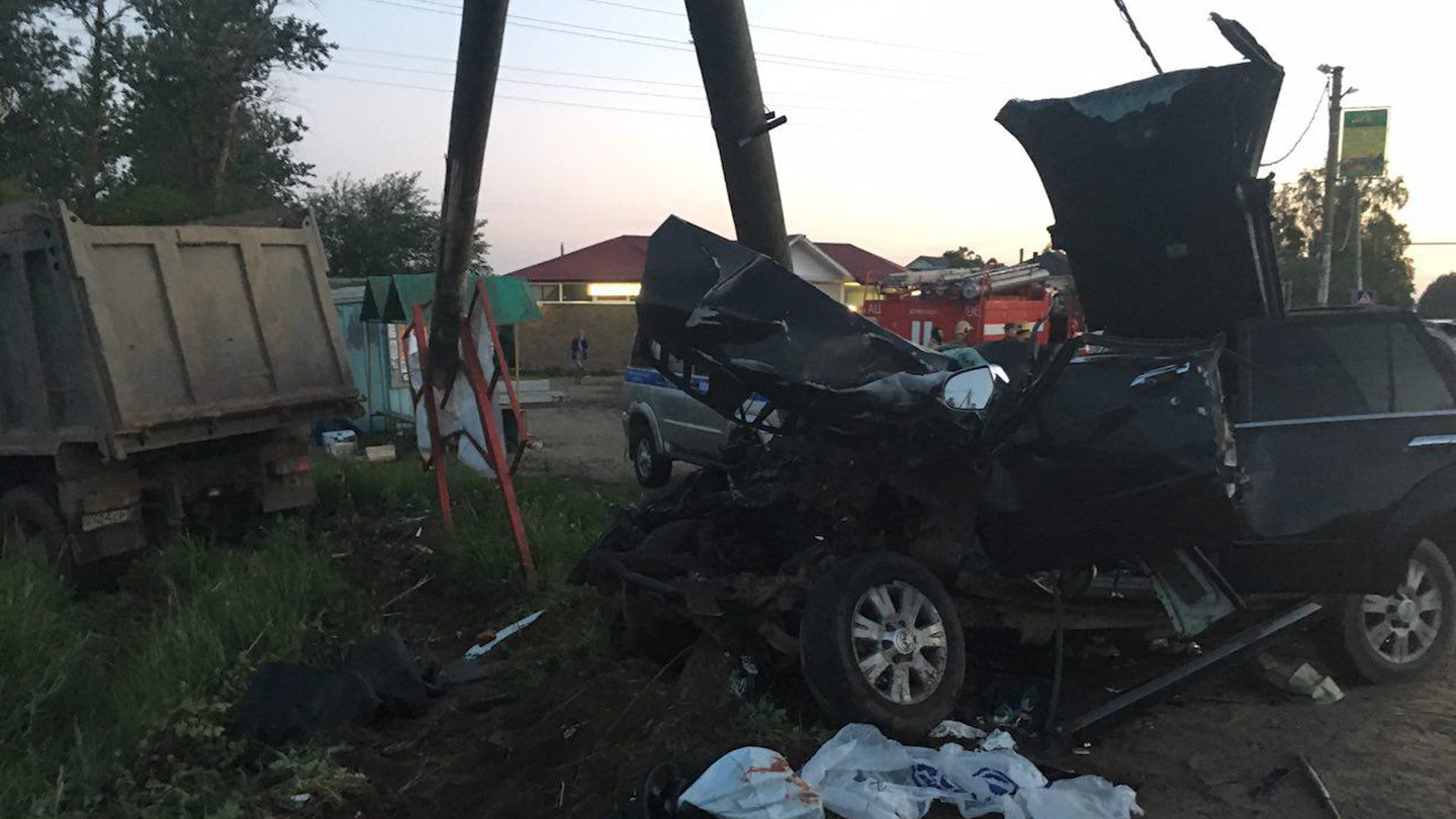 В Ленобласти в аварии с грузовиком пострадали 7 человек, в том числе ребенок В Ленобласти в аварии с грузовиком пострадали 7 человек, в том числе ребенок