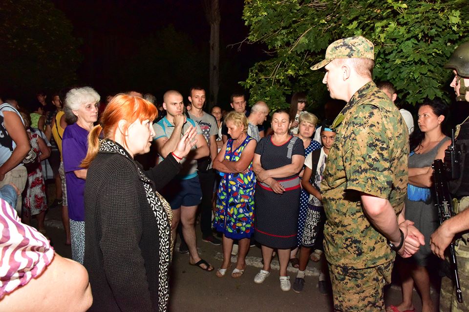 В украинском Торецке бывшие заключенные устроили пьяный бунт В украинском Торецке бывшие заключенные устроили пьяный бунт