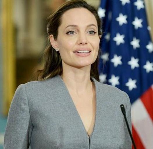 Анджелина Джоли набирает вес Анджелина Джоли набирает вес