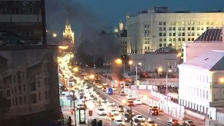 В Москве вспыхнул пожар на Новом Арбате (Видео) В Москве вспыхнул пожар на Новом Арбате (Видео)