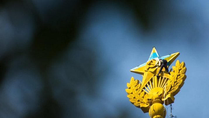 Парашютисты, оправданные по делу о покраске звезды на высотке, получат компенсацию Парашютисты, оправданные по делу о покраске звезды на высотке, получат компенсацию