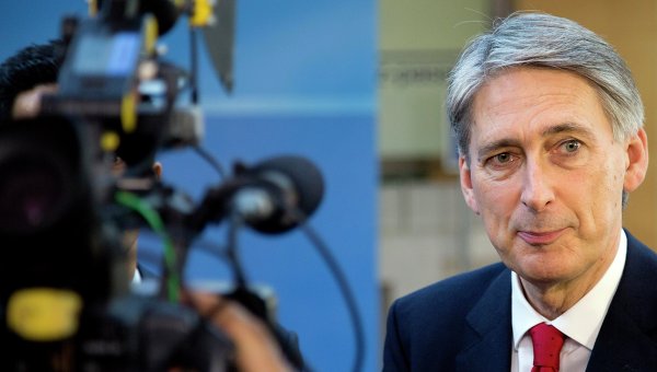Хаммонд: Лондон не может начать переговоры о Brexit Хаммонд: Лондон не может начать переговоры о Brexit