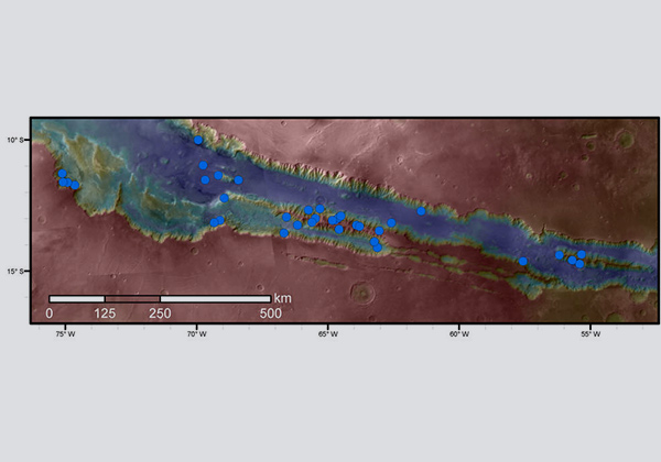 NASA опубликовало снимки водных каньонов на Марсе в долинах Маринера NASA опубликовало снимки водных каньонов на Марсе в долинах Маринера