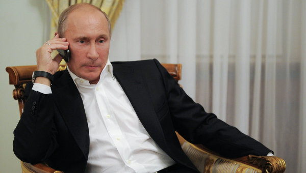 Владимир Путин обсудил по телефону с Меркель и Олландом ситуацию на Украине Владимир Путин обсудил по телефону с Меркель и Олландом ситуацию на Украине