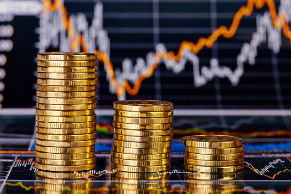 Впервые с конца июля доллар опустился ниже 65 рублей Впервые с конца июля доллар опустился ниже 65 рублей