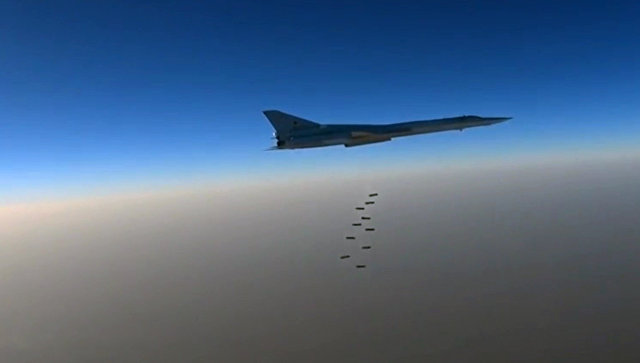 Бомбардировщики Ту-22М3 уничтожили завод химических боеприпасов и лагерь боевиков ИГИЛ Бомбардировщики Ту-22М3 уничтожили завод химических боеприпасов и лагерь боевиков ИГИЛ