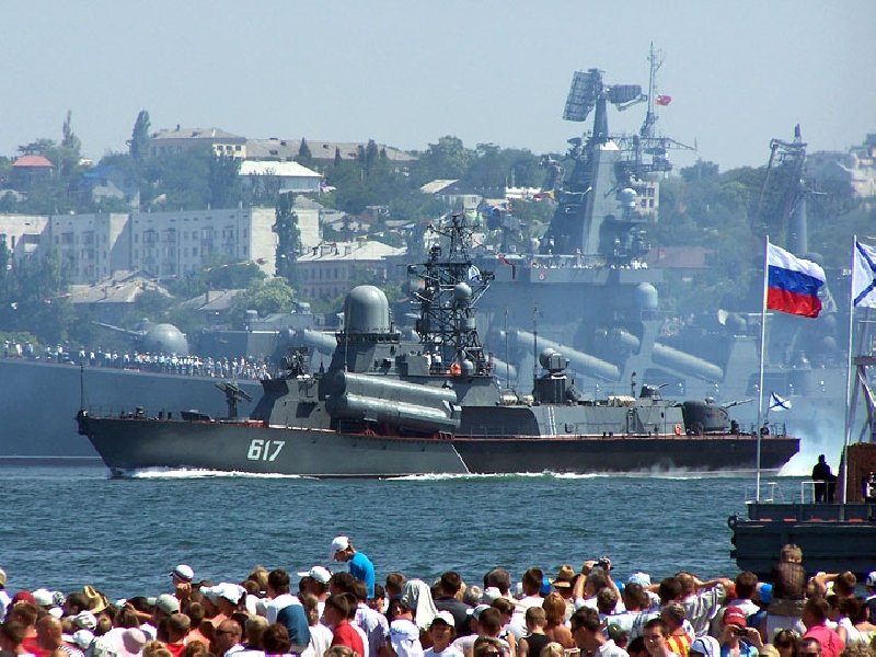 На учения тыловиков в Крым отправились корабли Черноморского флота На учения тыловиков в Крым отправились корабли Черноморского флота