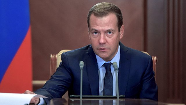 Российский премьер обещает выделить 1,5 миллиарда рублей на лекарства для льготников Российский премьер обещает выделить 1,5 миллиарда рублей на лекарства для льготников