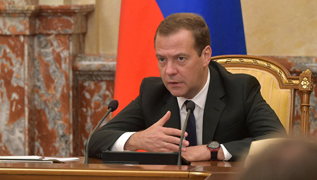 Медведев рассказал о тормозящих экономический рост факторах Медведев рассказал о тормозящих экономический рост факторах