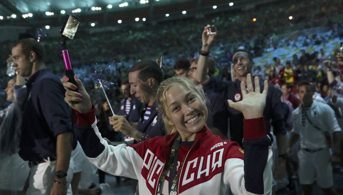 Спортсмены сборной России прошли по стадиону «Маракана» на Церемонии закрытия Олимпийских игр Спортсмены сборной России прошли по стадиону «Маракана» на Церемонии закрытия Олимпийских игр