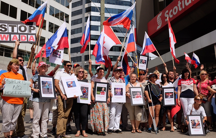 В Торонто состоялась массовая акция в поддержку паралимпийцев из России В Торонто состоялась массовая акция в поддержку паралимпийцев из России