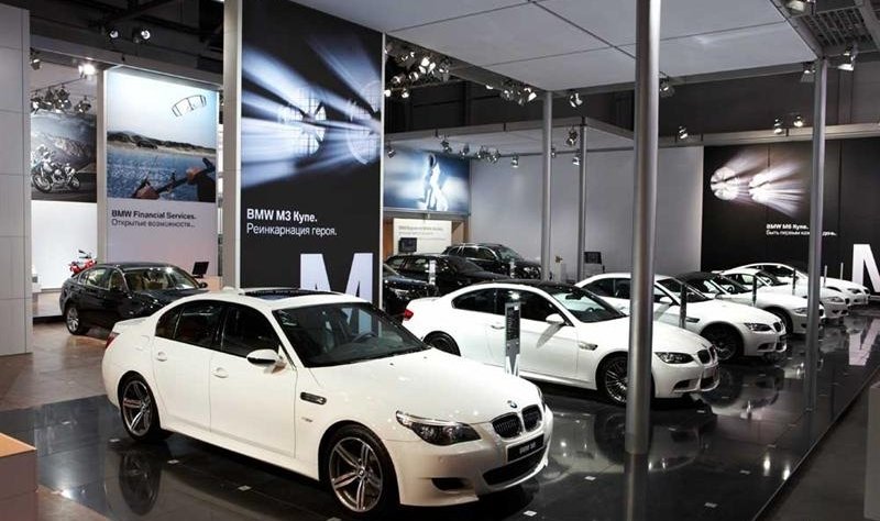 В Санкт-Петербурге из автосалона BMW за 100 секунд угнали 4 автомобиля В Санкт-Петербурге из автосалона BMW за 100 секунд угнали 4 автомобиля
