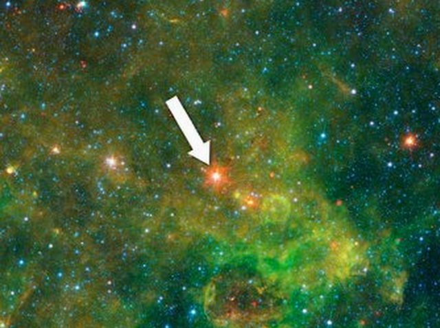 Специалисты NASA обнаружили звезду, которая одновременно и очень старая и очень молодая Специалисты NASA обнаружили звезду, которая одновременно и очень старая и очень молодая