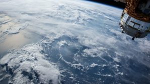 К Земле летит первая китайская космическая лаборатория К Земле летит первая китайская космическая лаборатория