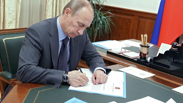 В структуре МЧС РФ может быть назначено восемь заместителей министра - Путин В структуре МЧС РФ может быть назначено восемь заместителей министра - Путин