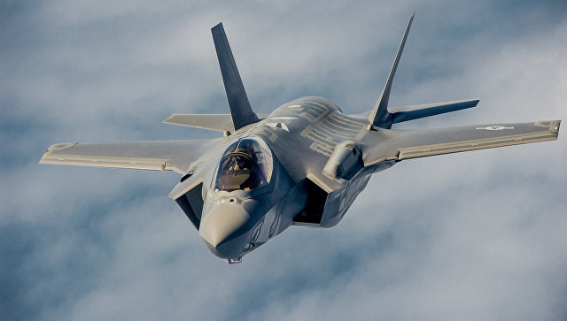 Перед учебным полетом на военной базе США загорелся истребитель F-35A Перед учебным полетом на военной базе США загорелся истребитель F-35A