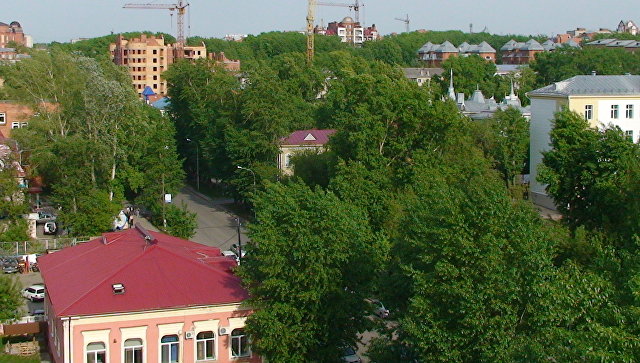 В Томской области во время субботника нашли надгробный камень 1912 года с могилы купчихи В Томской области во время субботника нашли надгробный камень 1912 года с могилы купчихи