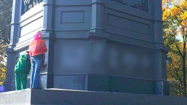 В Киеве снова осквернили памятник князю Владимиру В Киеве снова осквернили памятник князю Владимиру