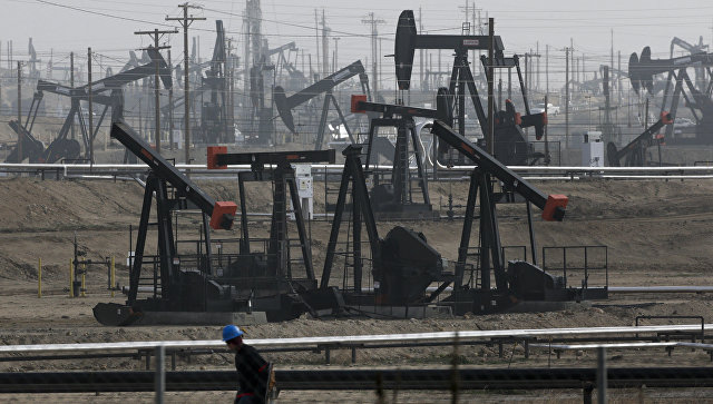 На торгах стоимость нефти снижается на фоне достижения соглашения ОПЕК На торгах стоимость нефти снижается на фоне достижения соглашения ОПЕК