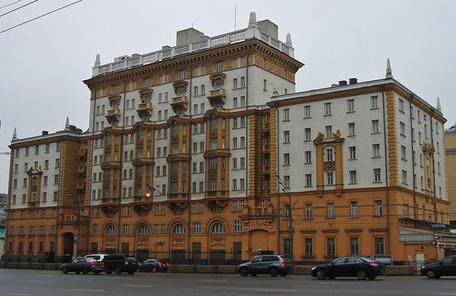 Госдеп обеспокоен слежкой за дипломатами США в Москве Госдеп обеспокоен слежкой за дипломатами США в Москве