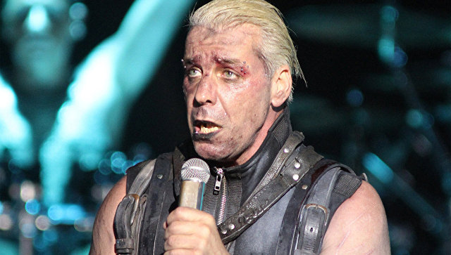 Солист Rammstein Линдеманн выпускает сборник стихов на русском языке Солист Rammstein Линдеманн выпускает сборник стихов на русском языке