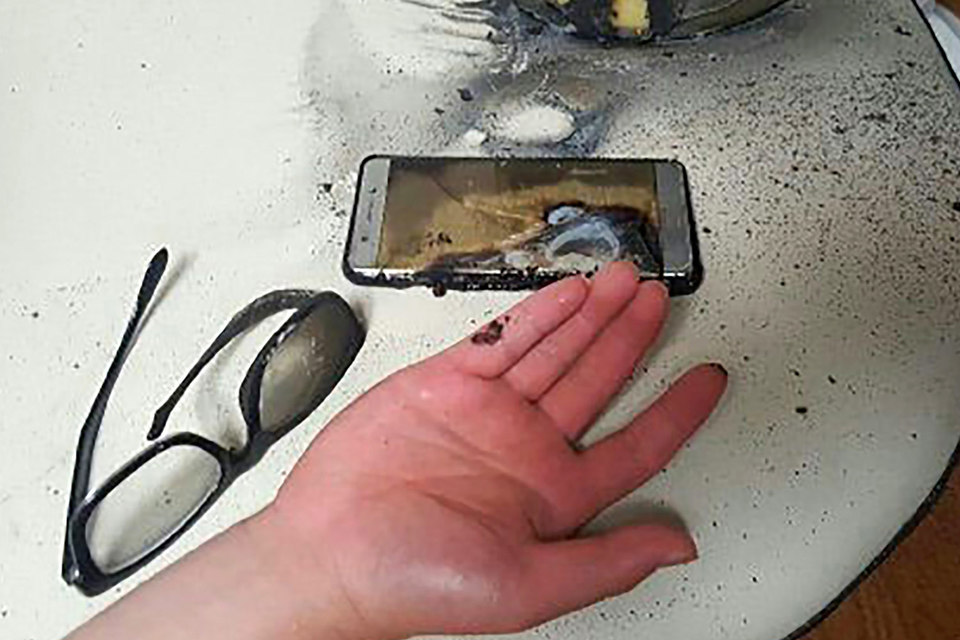 В США введен запрет на перевозку в самолетах телефона Galaxy Note 7 В США введен запрет на перевозку в самолетах телефона Galaxy Note 7