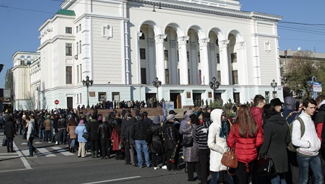 Донецк: с Моторолой пришло проститься несколько тысяч человек Донецк: с Моторолой пришло проститься несколько тысяч человек