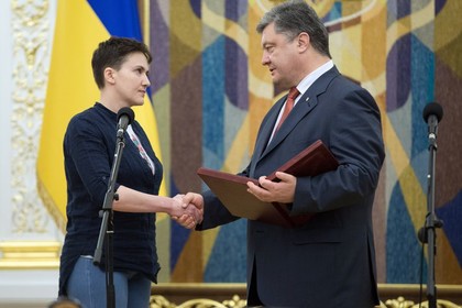 Надежда Савченко заявила, что Порошенко – это слабый президент Надежда Савченко заявила, что Порошенко – это слабый президент