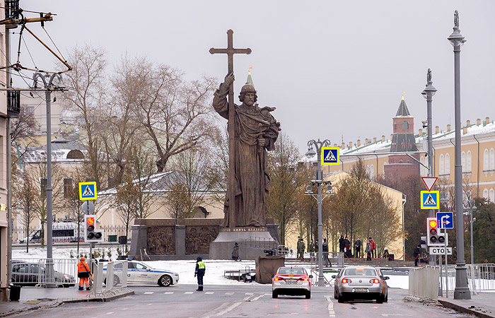 В центре Москвы состоялось открытие памятника князю Владимиру