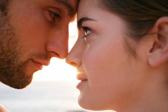 Ученые рассказали, что влюбленность можно определить по глазам