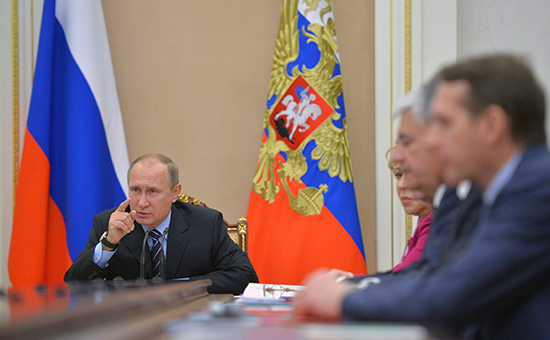 Путин потребовал выплатить военным пенсионерам по 5 тыс. рублей