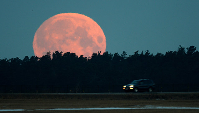 Сегодня жители Земли смогут увидеть самую большую Луну за последние 70 лет