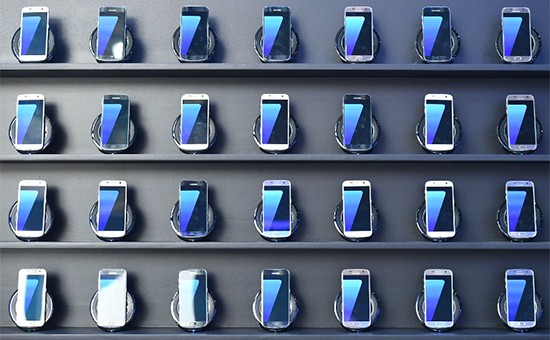 ФАС проверяет стоимость смартфонов Samsung
