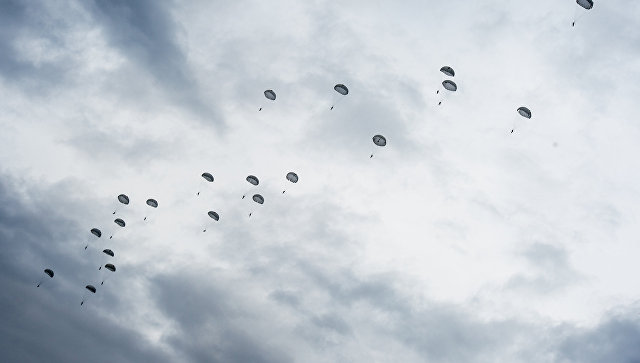 Три десантника пропали на Кубани в ходе учений по прыжкам с парашютом