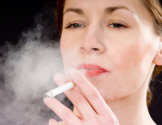 Американские ученые рассказали, как курение влияет на жизнь женщин