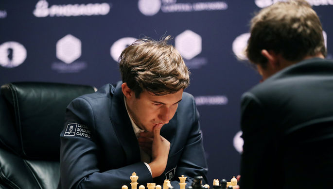 Норвежец Карлсен одержал победу в тай-брейке, защитив титул чемпиона мира по шахматам