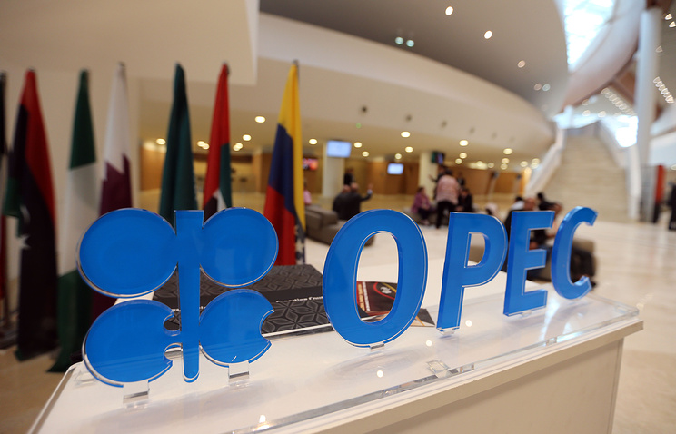 Впервые за 8 лет ОПЕК приняла решение сократить добычу нефти