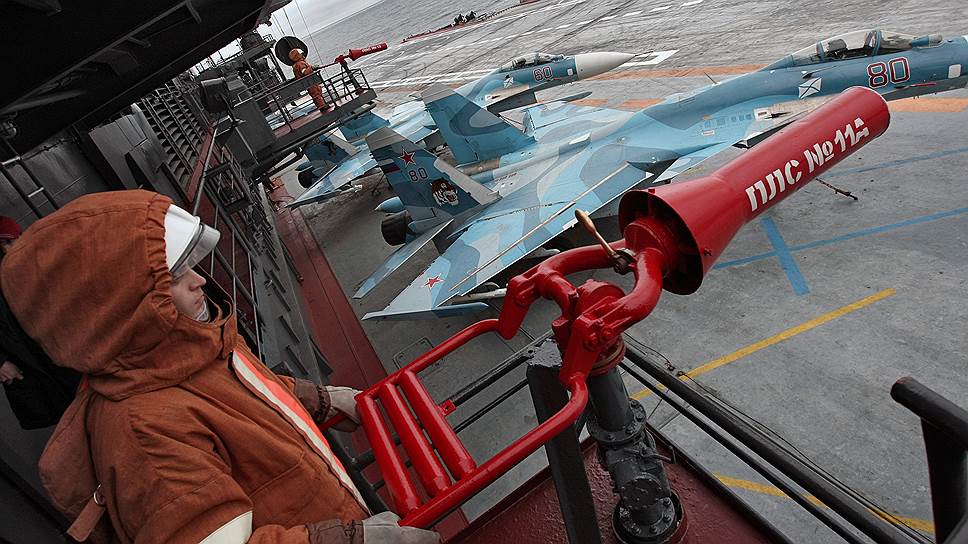 Названа основная версия причины падения Су-33 с палубы «Адмирала Кузнецова»
