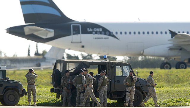 Захватчики ливийского самолета требуют освободить из тюрьмы сына бывшего лидера Ливии –СМИ