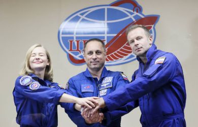 Россия впервые в истории отправила киноэкипаж в космос