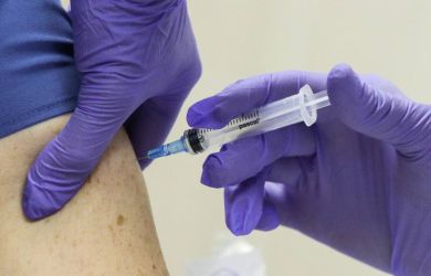 СМИ: Минздрав планирует расширить список противопоказаний к прививке от COVID-19