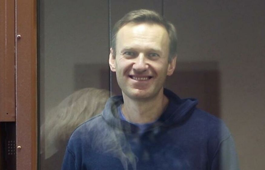 Навального сняли с учета как склонного к побегу