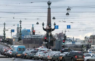Власти Санкт-Петербурга предупредили горожан о риске новой вспышки COVID-19