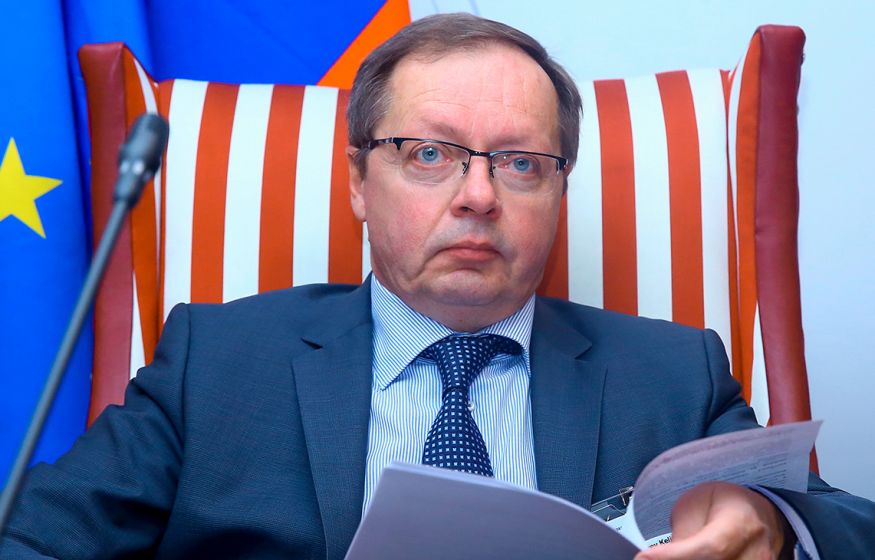 «Он не обучен на военного»: Посол России в Великобритании объяснил, почему его сын не воюет на Украине