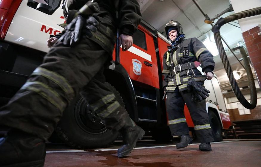СМИ: В Москве загорелось здание ОМОН